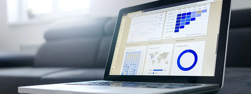 Infografiken auf einem Laptop-Bildschirm